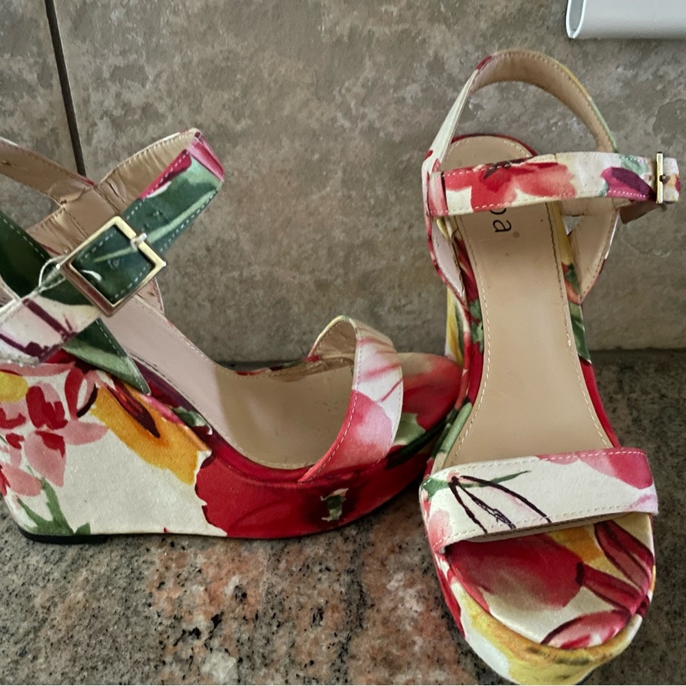 DIBA Floral Wedges 5.5